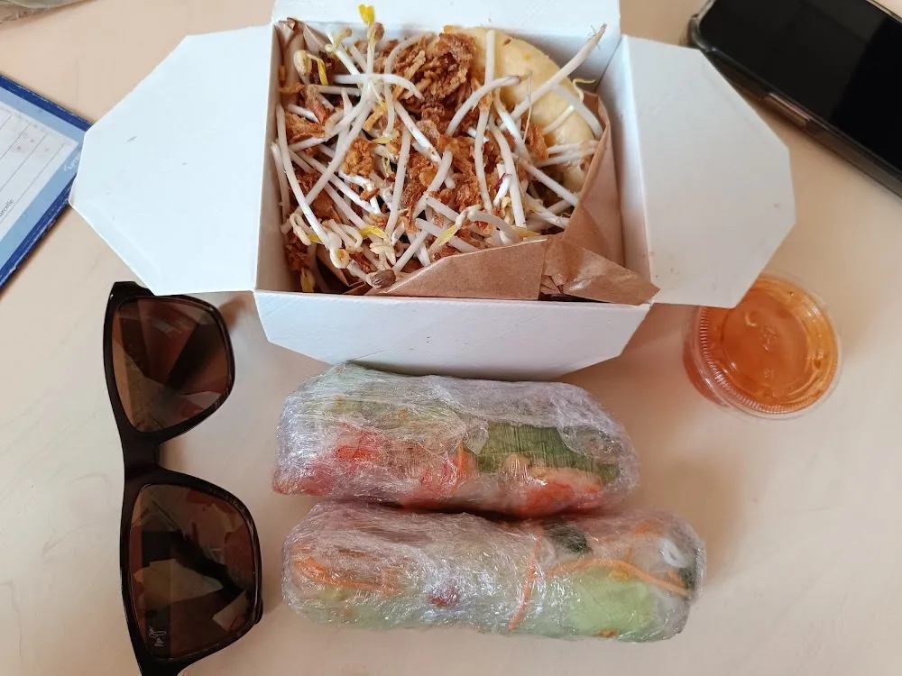 Bahn Mi Au Porc Et Rouleaux de Printemps